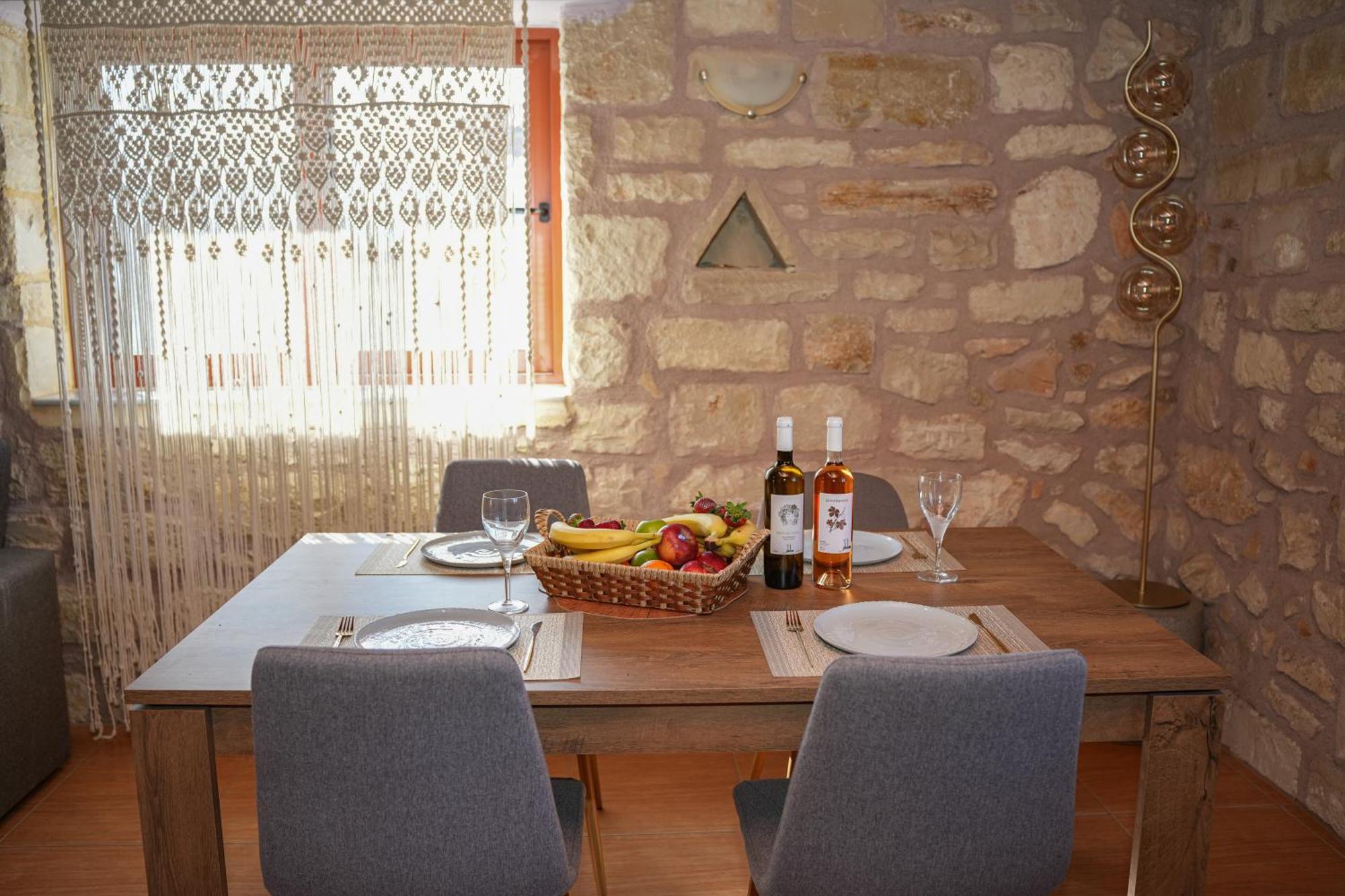 Sundaymar Stone House Apartman Hriszí Aktí Haniá Kültér fotó